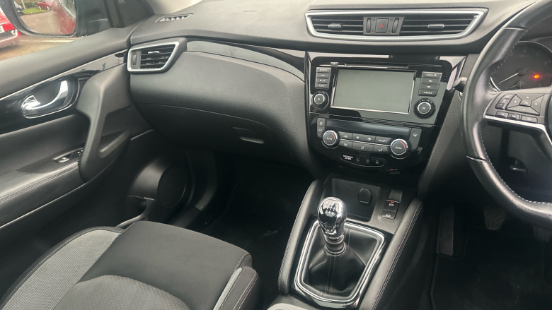 Nissan Qashqai 1.3 DiG-T N-Connecta 5dr Petrol Hatchback